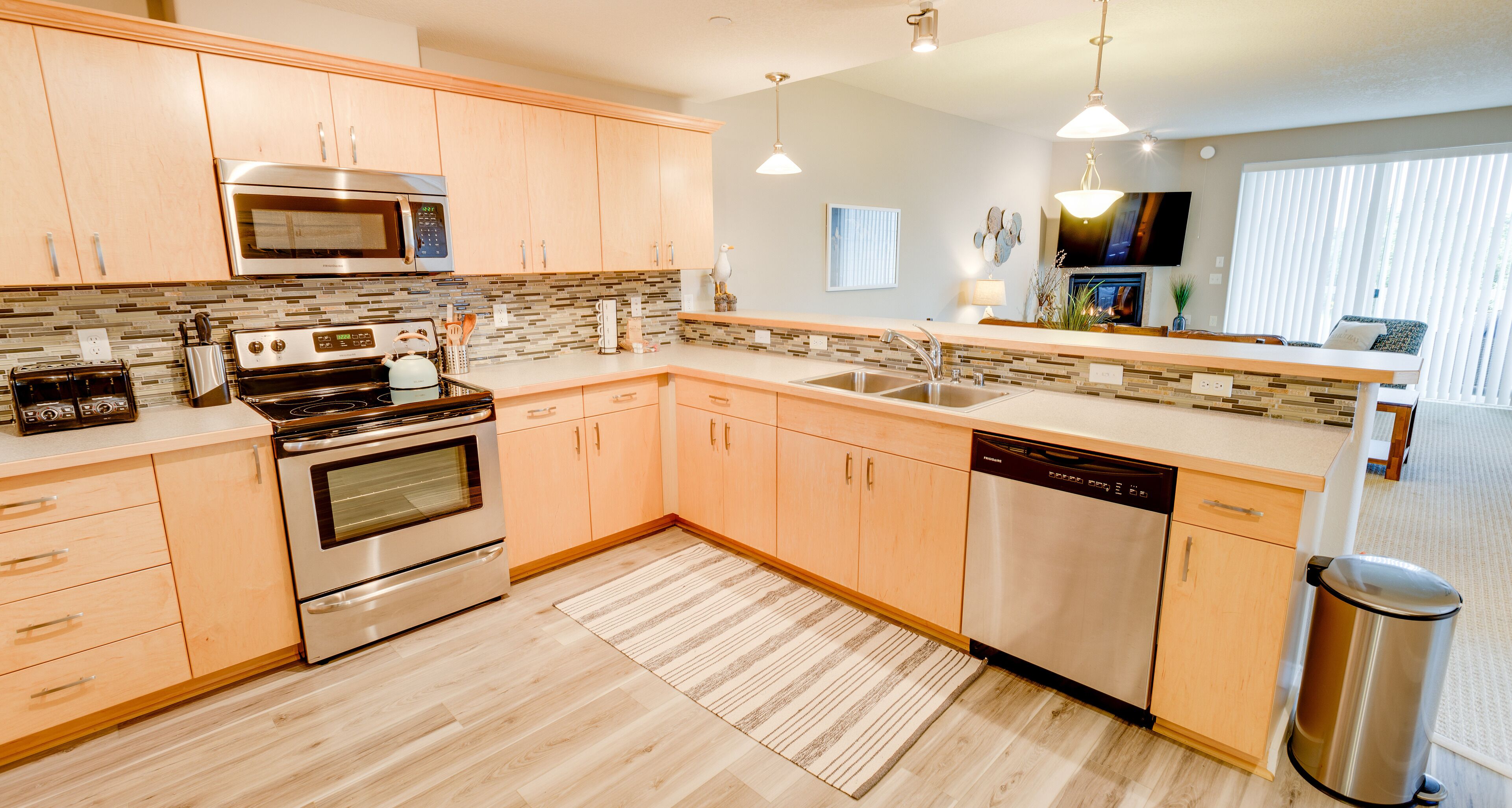 冰箱、微波炉、烤箱、炉灶