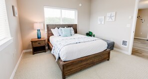 3 bedrooms, internet, bed sheets