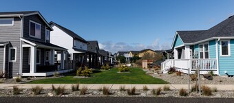 Seagulls Nest Condominium - Oyhut Bay Seaside Village