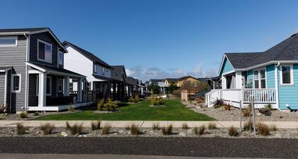 Seagulls Nest Condominium - Oyhut Bay Seaside Village
