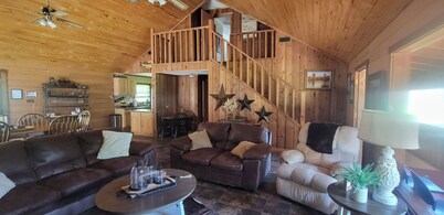 The Lodge-Uncertain Lodge and Inn; Breathtaking Cabin That Sleeps 10