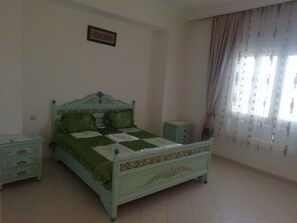 2 bedrooms, iron/ironing board, free WiFi