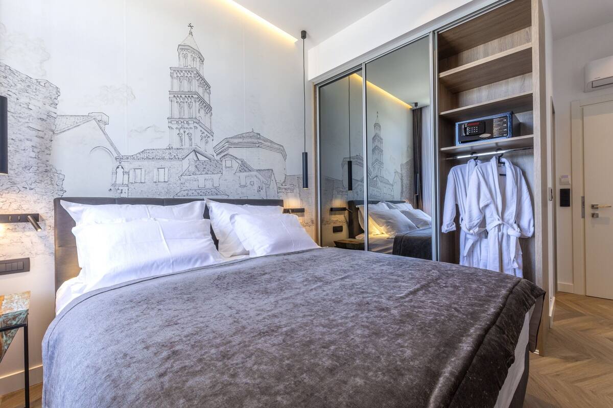 In-room safe, desk, iron/ironing board, free WiFi