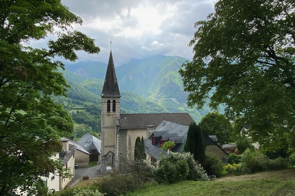 Small house in the heart of the Ossau valley