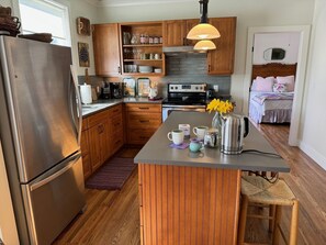 Refrigerador, microondas, horno, placa de cocina