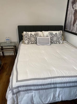 1 chambre, fer et planche à repasser, Wi-Fi gratuit, draps fournis