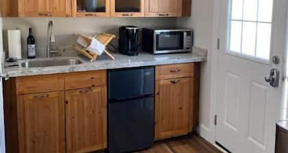 Nice Guest House with Private Entrance