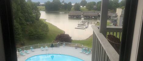 Piscine couverte, piscine extérieure