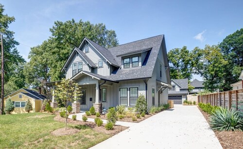Modern Farmhouse Loft in NoDa | Views/Parking