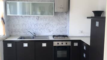 Kühlschrank, Ofen, Herdplatte, Geschirrspüler