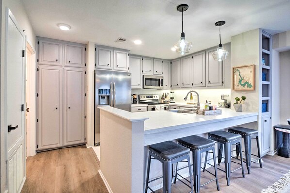 Refrigerador, microondas, parrilla de estufa y lavavajillas