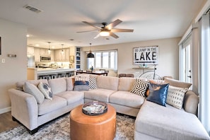TV, fireplace, table tennis, music library