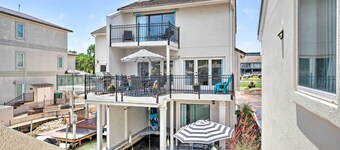 Waterfront Horseshoe Bay Retreat w/ Game Room!