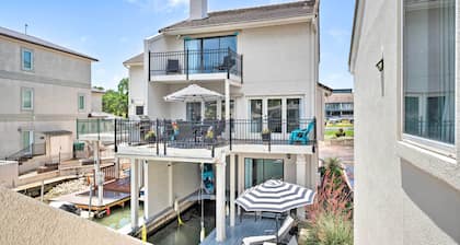 Waterfront Horseshoe Bay Retreat w/ Game Room!