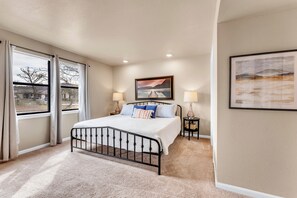 3 عدّة غرف نوم ومكواة/لوح كي وسرير سفر وواي فاي مجانًا