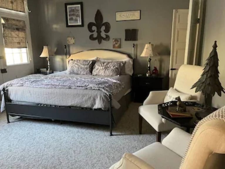 Plenty Room For Relaxing And Downtown Location To Walk Around! - Hermann, MO