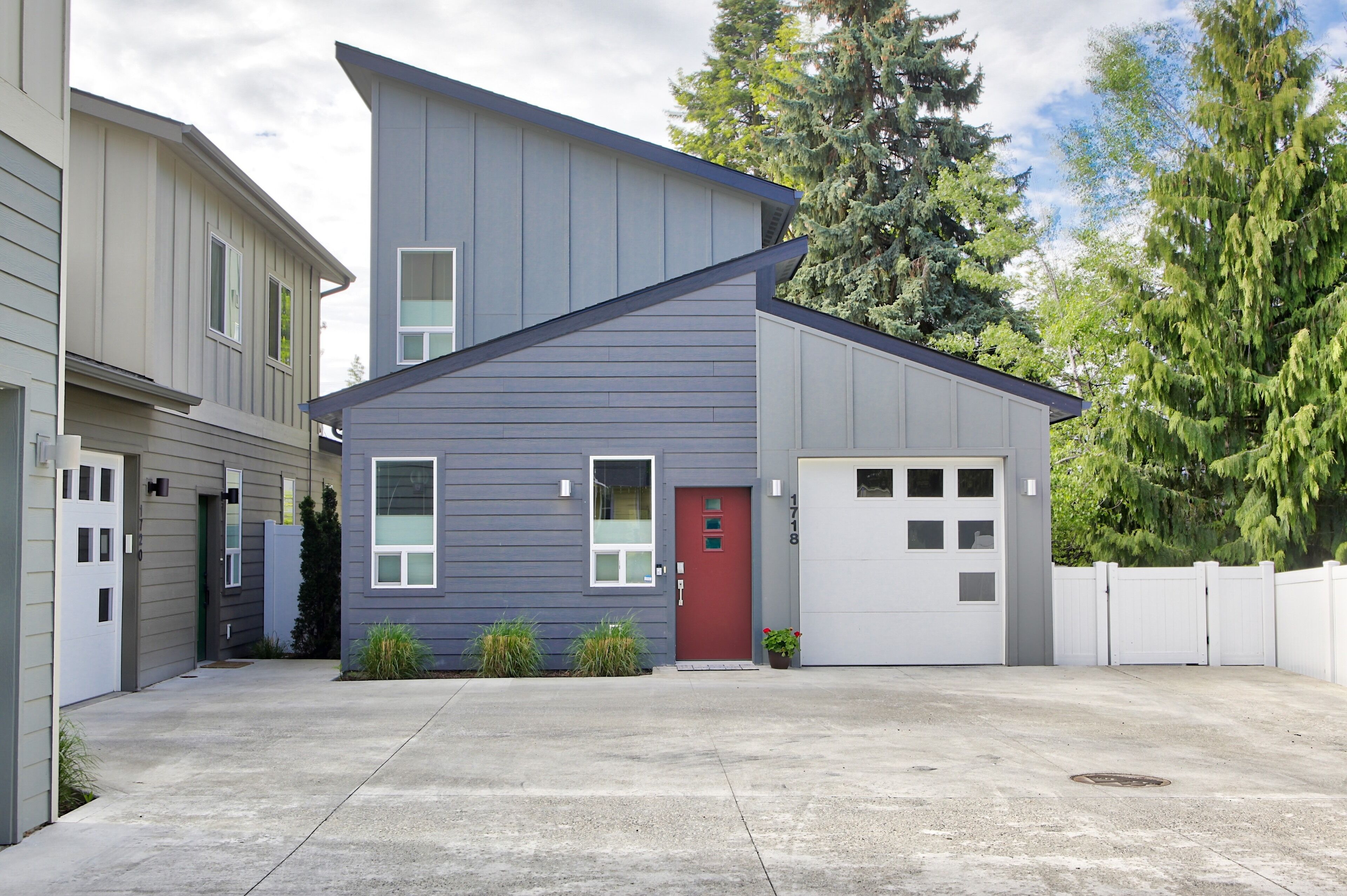 Your next vacation getaway near Riverstone & downtown CDA, lakes & parks! 