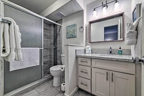 Séchoir à cheveux, serviettes fournies