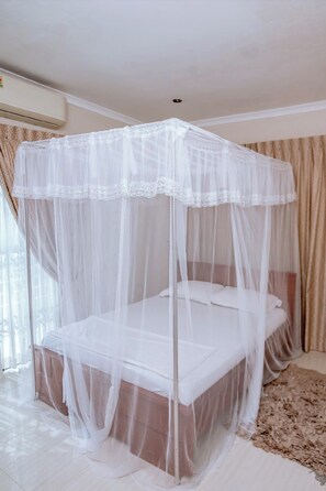 3 bedrooms, iron/ironing board, free WiFi
