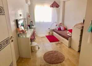 4 Schlafzimmer, BĂŒgeleisen/BĂŒgelbrett, kostenloses WLAN, BettwĂ€sche