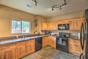 Fridge, microwave, stovetop, dishwasher