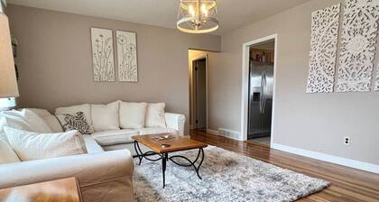 Plymouth 3Bd/1.5Bth Home Close to Detroit & A2