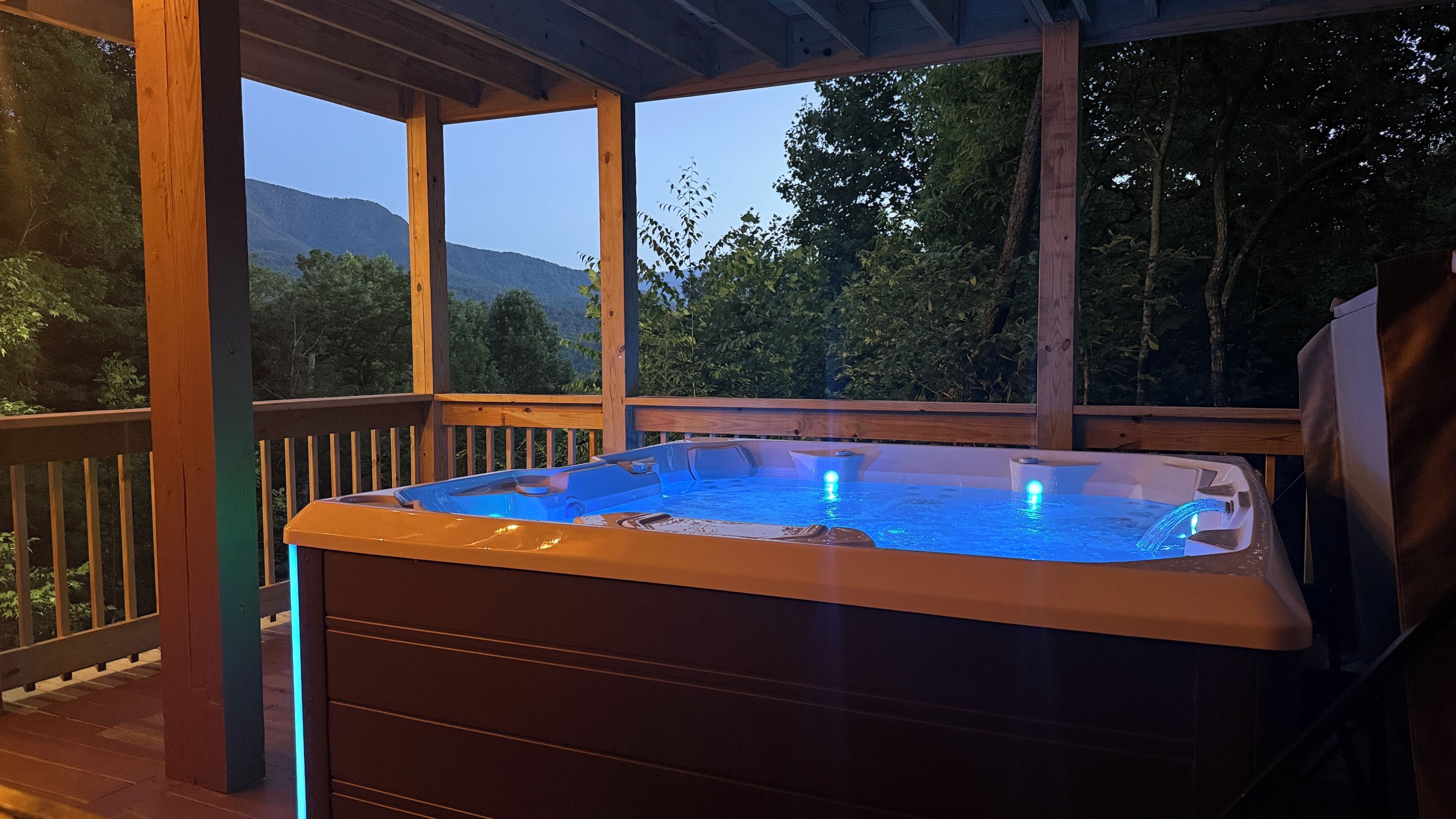 Bañera de hidromasaje al aire libre