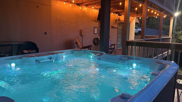 Outdoor spa tub