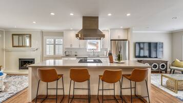 冰箱、微波炉、烤箱、炉灶