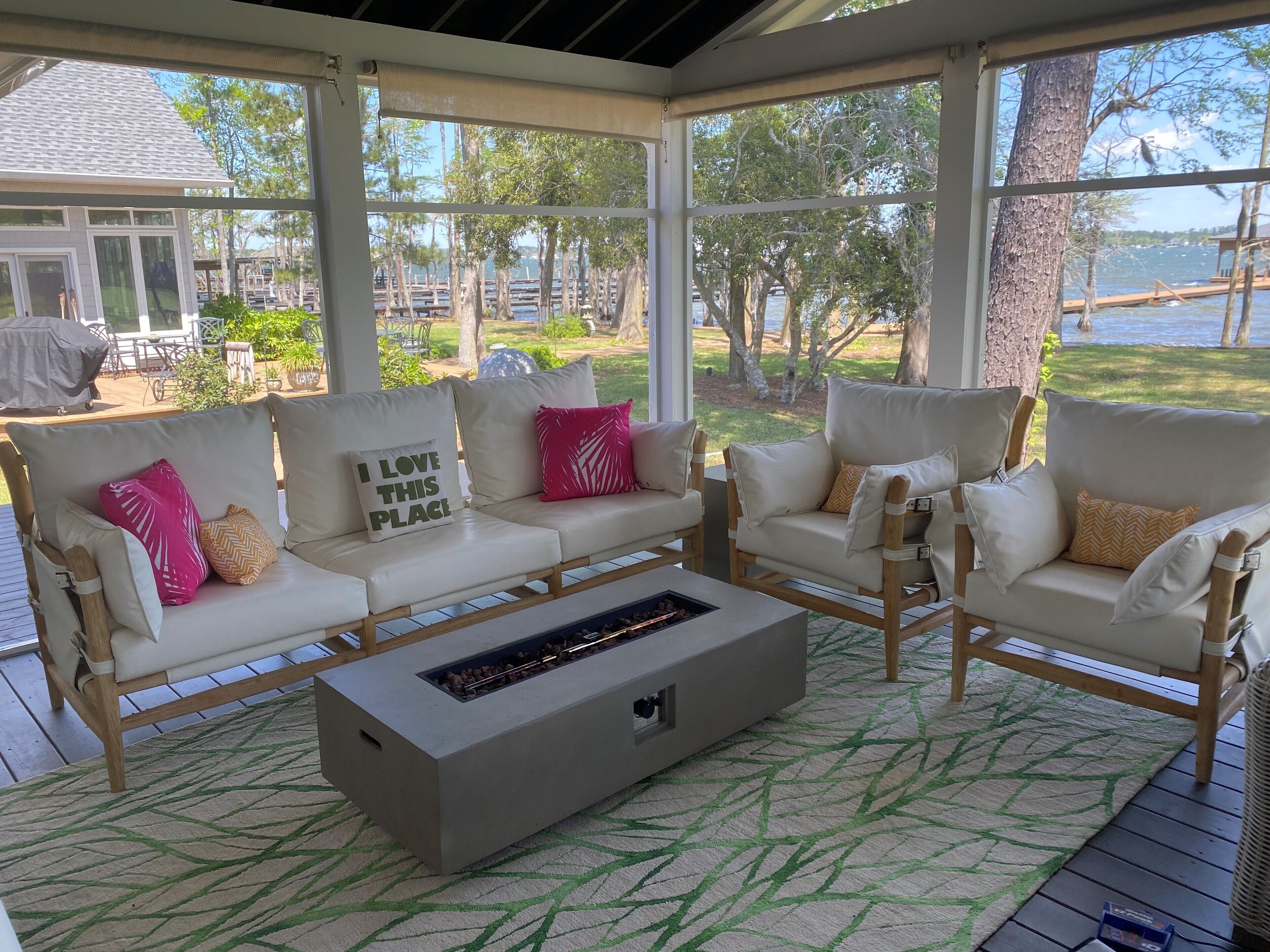 Beautiful, Lakeside Retreat