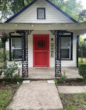 Exterior detail - Cozy Bungalow Home (Montgomery)