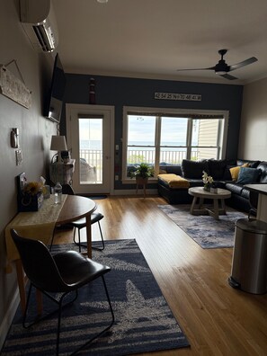 Smart TV, fireplace, stereo