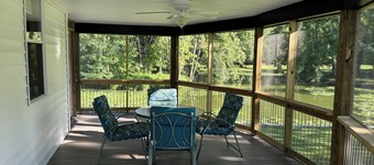 Freshly Remodeled - 3 BR Home near Thornapple Lake public boat launch