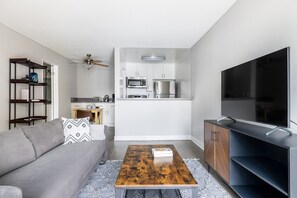 Fernseher, Stereoanlage