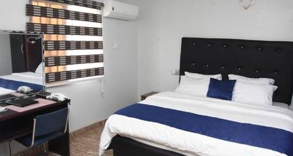 Beautiful 1 Bed, Living Room in a Hotel Penthouse