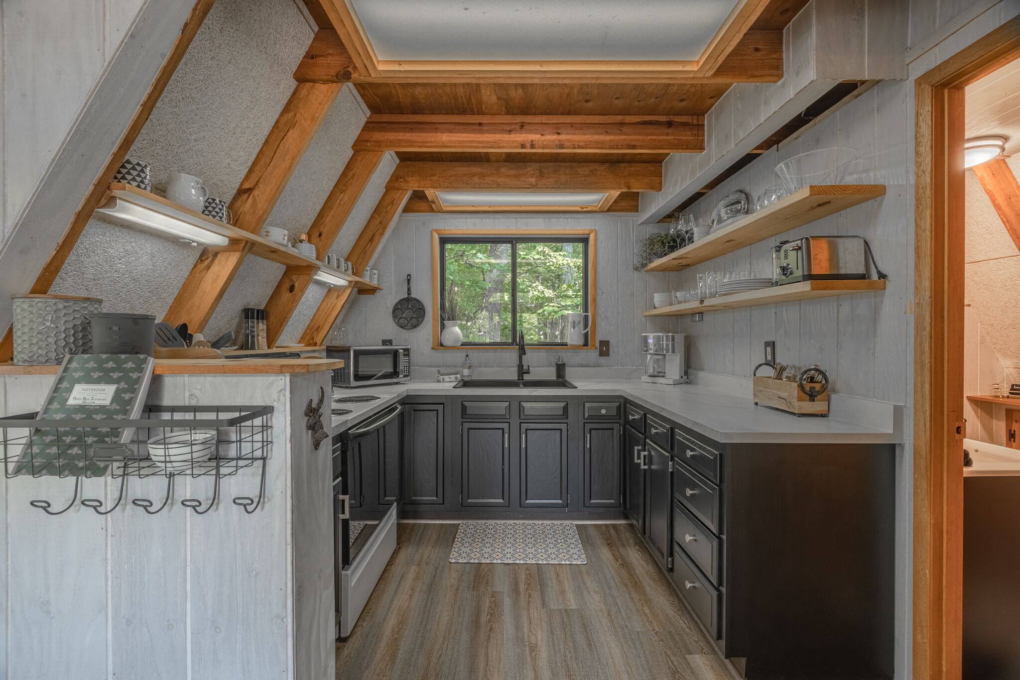 The Honey Bee Inn by Innsbrook Vacations!