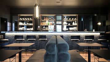 2 bar/lounge