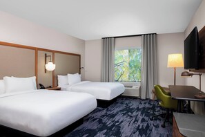 Escritorio y espacio para trabajar con laptop 