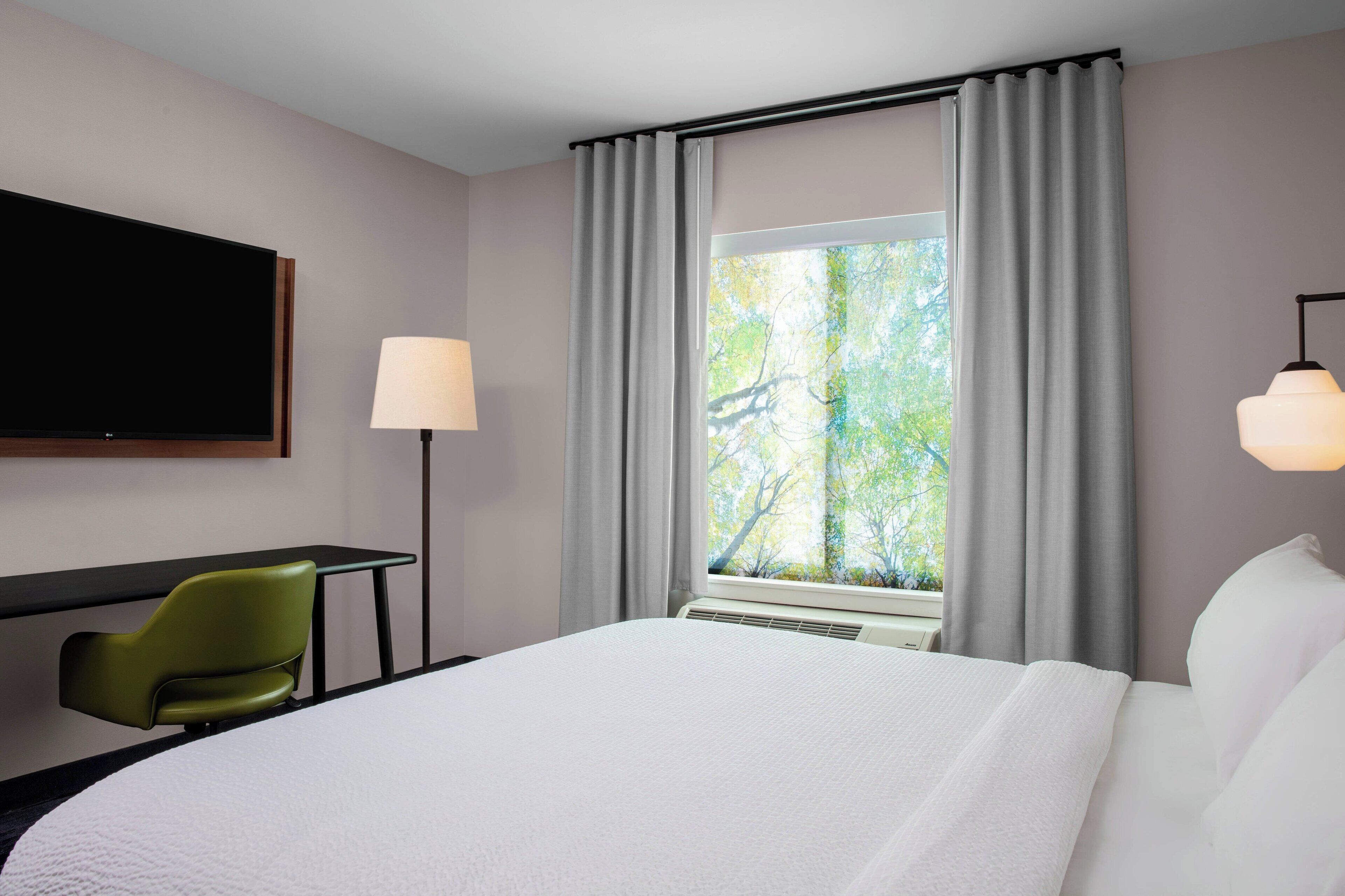 standard room, 1 king bed | desk, laptop workspace, iron/ironing board, free cots/infant beds