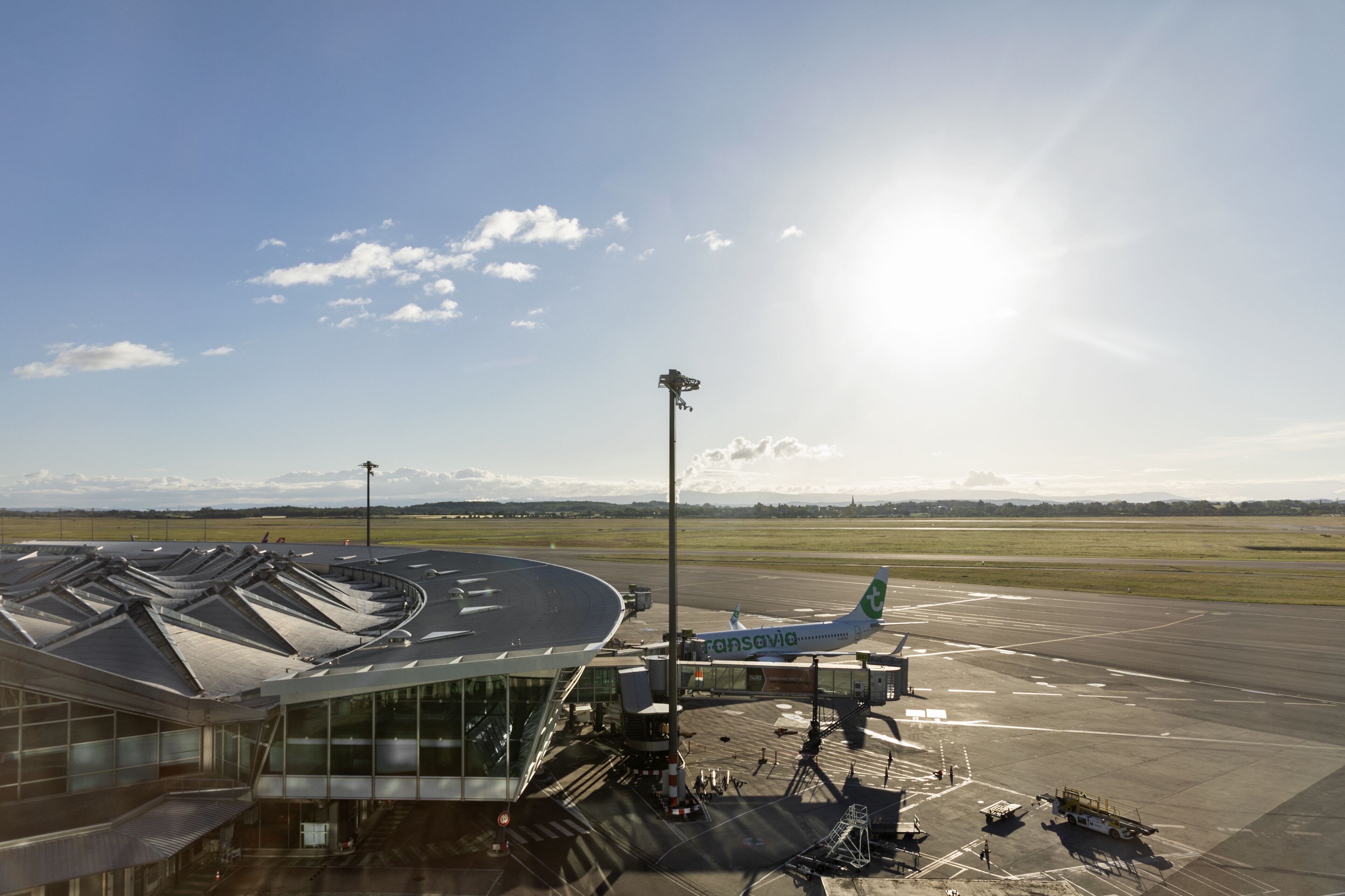 room, 1 queen bed (moxy) | desk, laptop workspace, blackout curtains, soundproofing