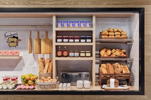 Petit déjeuner buffet servi tous les jours en supplément