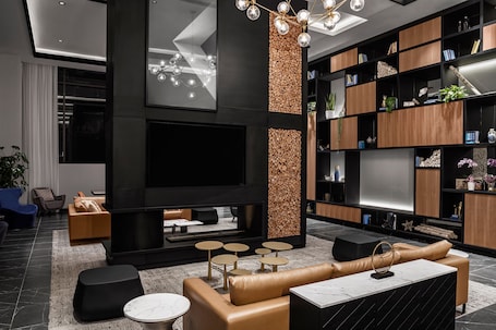 Lobby. Four Points by Sheraton Flushing