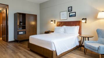 1 Schlafzimmer, Zimmersafe, Schreibtisch, Bügeleisen/Bügelbrett