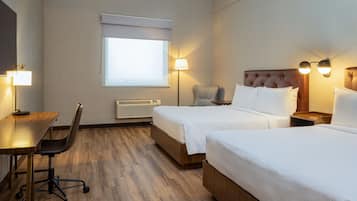 Habitación Premium, 2 camas Queen size | Caja de seguridad en la habitación y escritorio