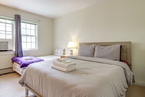 4 bedrooms, iron/ironing board, travel cot, Internet - Chic Dover Home w/ Hot Tub: 1 Mi to Golf! (West Dover)