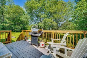 Outdoor dining - Chic Dover Home w/ Hot Tub: 1 Mi to Golf! (West Dover)