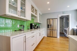 Coffee/tea maker, fridge, microwave, stovetop - Chic Dover Home w/ Hot Tub: 1 Mi to Golf! (West Dover)