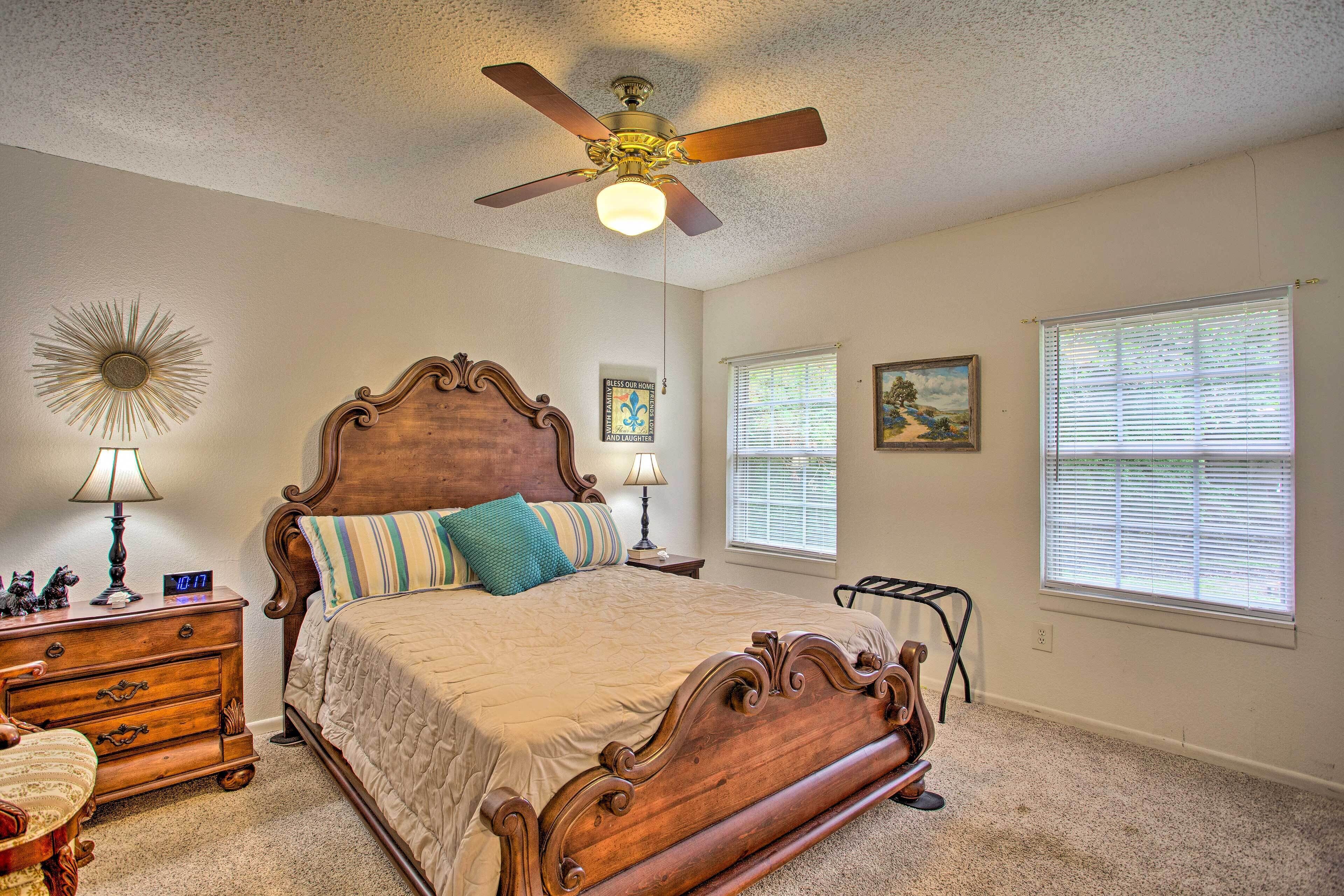 Waterfront Home - Back Yard, Boat Slip & Deck!