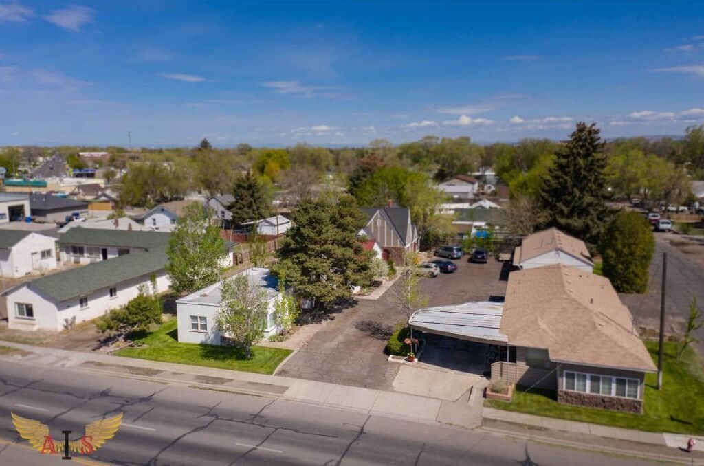 A residential area with houses, a driveway, and a street.