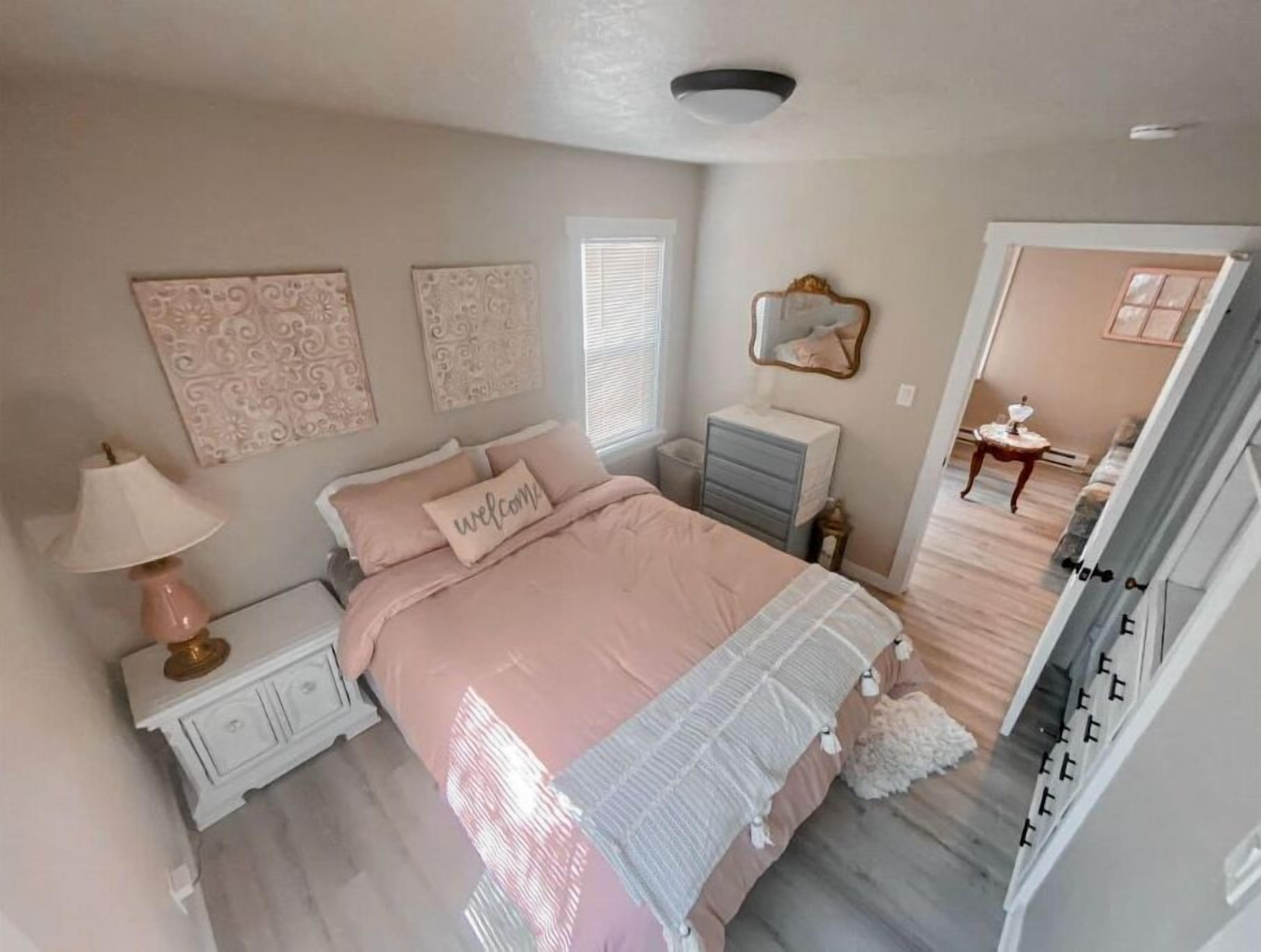1 bedroom, desk, free WiFi, bed sheets